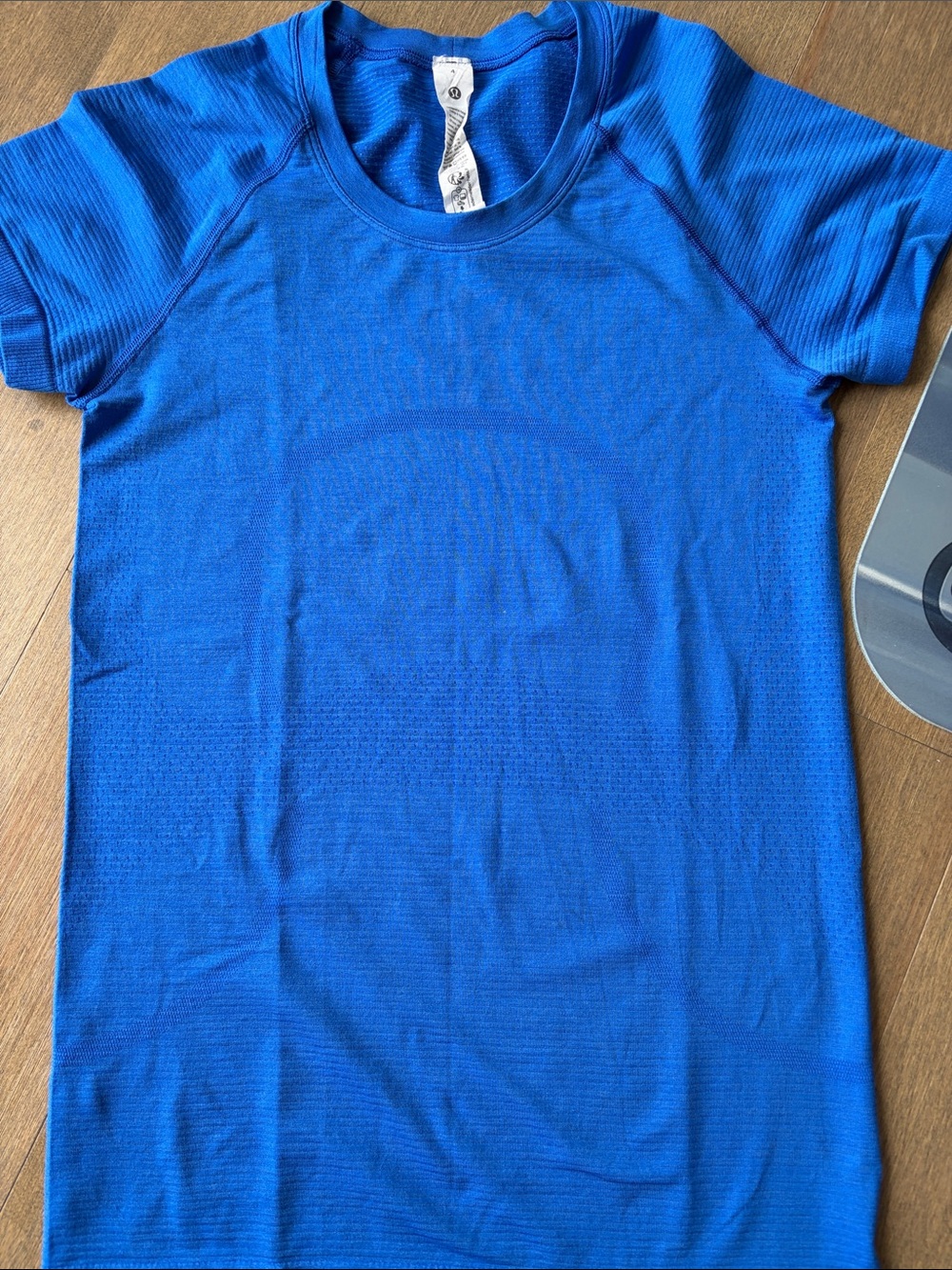 lululemon athletica Swiftly tech Royal Blue Short-Sleeve size 4
